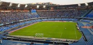 Un estadio mítico donde jugó Diego Maradona. Fue inaugurado en 1959. En ese escenario juega el Napoli, equipo donde ha estado Camilo Zúñiga, Duván Zapata, Pablo Armero y David Ospina 