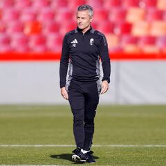 Fran Escribá, a parar la caída del Granada post-Uzuni