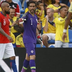 1x1 Chile: Bravo destacó y Pinares reprobó en una Roja poco clara