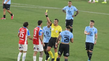 La jugada más polémica del fin de semana en Chile: todos pidieron roja y esto hizo el árbitro