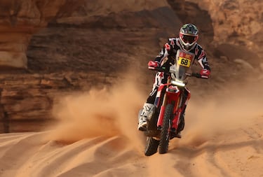 Tosha Schareina de Monster Energy Honda HRC en acción durante la Etapa 3.