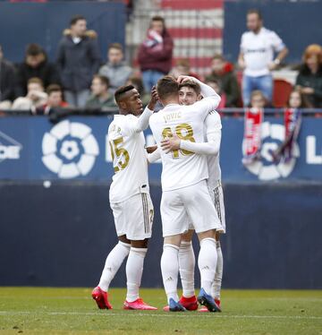 El jugador del Real Madrid, Jovic, celebra el 1-4 al Osasuna. 