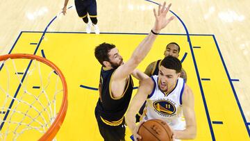 Jun 5, 2016; Oakland, CA, USA; Golden State Warriors guard Klay Thompson (11) shoots the ball against Cleveland Cavaliers forward Kevin Love (0) in game two of the NBA Finals at Oracle Arena. Mandatory Credit: Bob Donnan-USA TODAY Sports