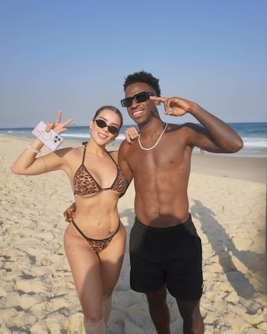 Vinicius Jr hits the beach with friends: the rich and famous on vacation