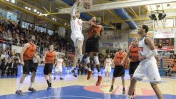 Gran mate de Andrés Nocioni en la cancha del Fuenlabrada.