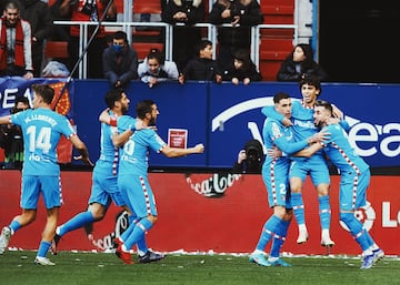 Osasuna - Atlético de Madrid: Se quejó Sergio Rico de una posible falta cuando salía a despejar de puños el esférico, pero el árbitro dijo que no hay nada y el portugués remató a placer dentro del área para poner por delante a los rojiblancos.