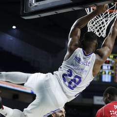 Llull acelera y el Madrid es líder