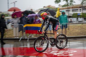 La segunda etapa de La Vuelta ha estado condicionada por la lluvia.