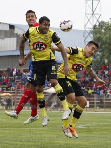 San Luis sólo ha variado su short y algunos tonos negro o azules en su camiseta, pero el amarillo canario siempre como color dominante.
