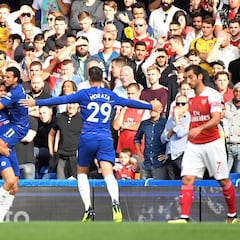 Marcos Alonso frena el despertar del Arsenal de Emery
