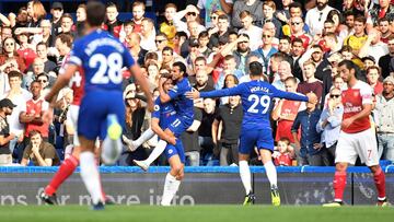 El Chelsea ganó al Arsenal con gol de Marcos Alonso en la recta final.