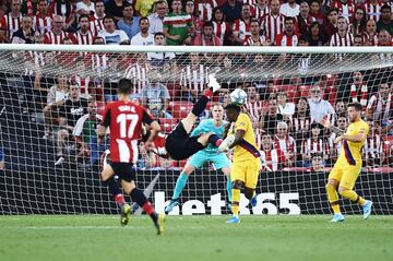 El delantero del Athletic Club enganchó esta tijera en el minuto 88 de partido la cual sirvió para que el conjunto vasco se llevara la victoria ante el Barcelona. 