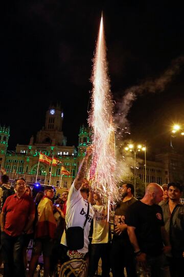  Los aficionados del Real Madrid celebraron título en La Cibeles.