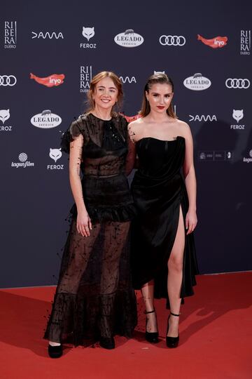 Itziar Manero y Helena Ezquerro en la gala de los Premios Feroz.