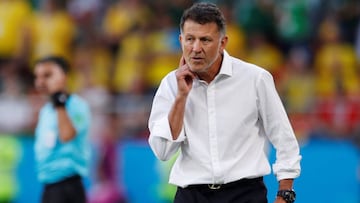 Juan Carlos Osorio, dirigiendo a México en el partido ante Suecia.