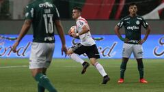 Rafael Santos Borr&eacute; celebrando un gol con River Plate.