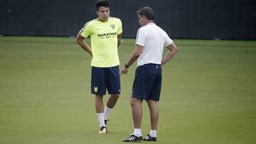 Peñaranda en un entrenamiento con Míchel.