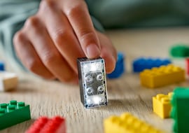 LEGO presenta Smart Brick, su mayor revolución en décadas: bloques inteligentes que dan vida a sus construcciones