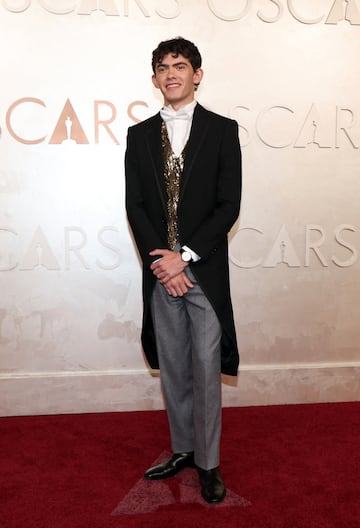 Joe Locke posa en la alfombra roja del Dolby Theatre.