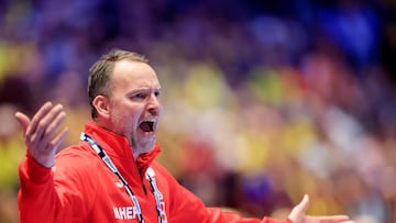 Croatia's coach Dagur Sigurdsson reacts during the men's EHF Euro 2026 Group E preliminary round handball match between Sweden and Croatia in Malmo, Sweden, on January 21, 2026. (Photo by Andreas Hillergren/TT / TT News Agency / AFP) / Sweden OUT