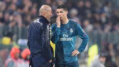 Zidane y Cristiano Ronaldo conversan en el Juventus Stadium.