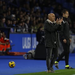 Gilsanz tampoco ve soluciones cuando mira al banquillo