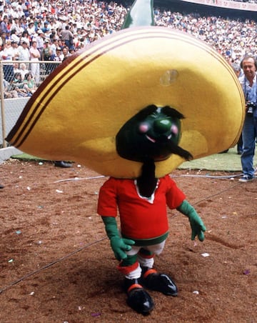 Luego de crear a Juanito para ser su mascota en 1970. México tenía que ser más innovador para su siguiente certamen mundialista. Es así como nació Pique, un chile verde que poseía una camiseta roja de la selección, así como un sombrero y bigote típico del país.