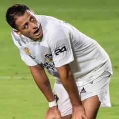 MLS fines Javier Hernández and Cristian Pavón