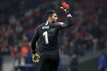 Incorporado el pasado verano desde el Betis, su papel ha sido el de segundo portero. Sólo ha tenido minutos en Copa del Rey. Tiene contrato por una temporada más y el Atlético le considera idóneo para ese papel.



