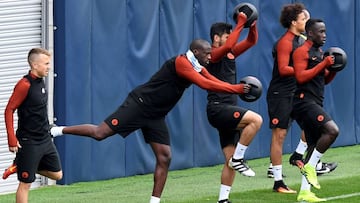 Los jugadores del City entrenando antes del partido de Glasgow de Champions.