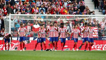 Los jugadores del Atlético celebran el gol de Diego Costa.