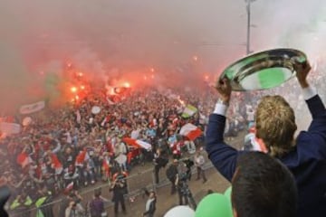 Flares sets off as Captain, Dirk Kuyt holds the Eredivisie shield aloft.