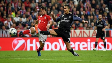 Gol de ‘nueve’. Cristiano se anticipó a Bernat para firmar un doblete de nueve puro en el Allianz Arena.