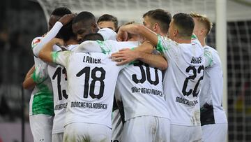 Los jugadores del Moenchengladbach celebran un gol.
