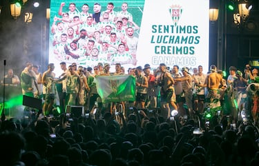 El aplauso final a Antonio Casas