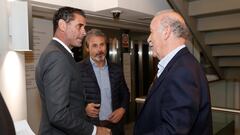 03/11/22 LANZAMIENTO MONEDAS FERNANDO HIERRO VETERANO REAL MADRID 
RAFA ALKORTA VICENTE DEL BOSQUE 