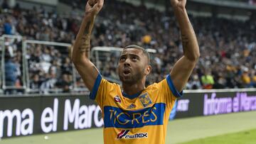 Foto de acción durante el partido Monterrey vs Tigres UANL, correspondiente al partido de vuelta de la Gran Final de la Liga BBVA Bancomer MX,del Torneo Apertura 2017, En el Estadio BBVA Bancomer, en la foto: Rafael Carioca celebra el gol de Tigres.