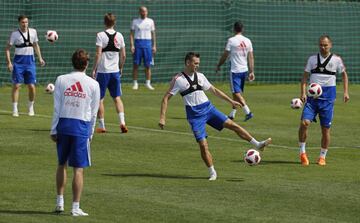 Rusia recibe la visita de Guus Hiddink en el entrenamiento