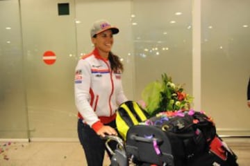 Llegada de Laia Sanz al aeropuerto del Prat después de quedar novena en el Dakar 2015