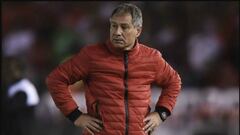 Holan, afuera del Rojo