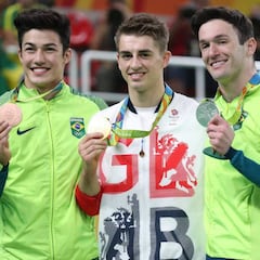 Whitlock, oro en suelo; plata y bronce para Hypolito y Mariano