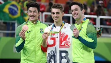 Whitlock, oro en suelo; plata y bronce para Hypolito y Mariano