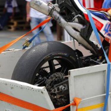 Se delamina el Michelin trasero en la Ducati de Scott Redding