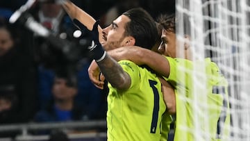 Kulenovic celebra su segundo gol al Slovan de Bratislava.