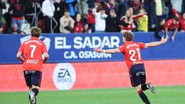 Víctor Muñoz celebra su gol.