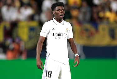 El centrocampista francés ha sido el fichaje más caro del Real Madrid este año. Empezó su carrera en Francia, en el Girondins de Burdeos donde estuvo desde el año 2018 hasta el 2020, donde se marchó al Mónaco y estuvo durante tres años en el equipo francés. Aunque no ha ganado ningún título con los clubes galos, sí que logró conquistar una Liga de Naciones en 2021 con la selección. Un centrocampista llamado a ser el recambio natural de Casemiro para el futuro, con mucha personalidad a la hora de recuperar balones y siendo un jugador muy resistente. Defensivo y combativo en el apartado defensivo, siendo muy agresivo en sus intercepciones y duelos individuales. Este año tiene una gran oportunidad de reivindicarse en la Liga Santander con el Real Madrid.