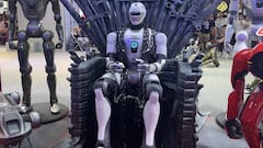 El jefe como saco de boxeo: crean un robot de combate y éste le suelta una brutal patada al CEO de la empresa