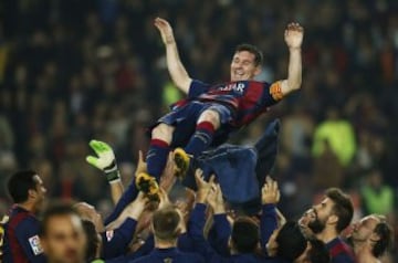 4. Leo Messi con 73, 8 millones de dólares.

 