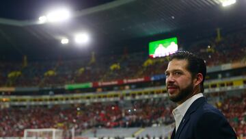 GUADALAJARA (MÉXICO), 01/04/2023.- Benjamín Mora entrenador de Atlas hoy durante un partido de la jornada 13 del torneo clausura 2023 de la liga de fútbol mexicano disputado en el Estadio Jalisco, en Guadalajara (México). EFE/ Francisco Guasco