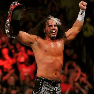 Matt Hardy celebra la victoria en el Wrestlemania.